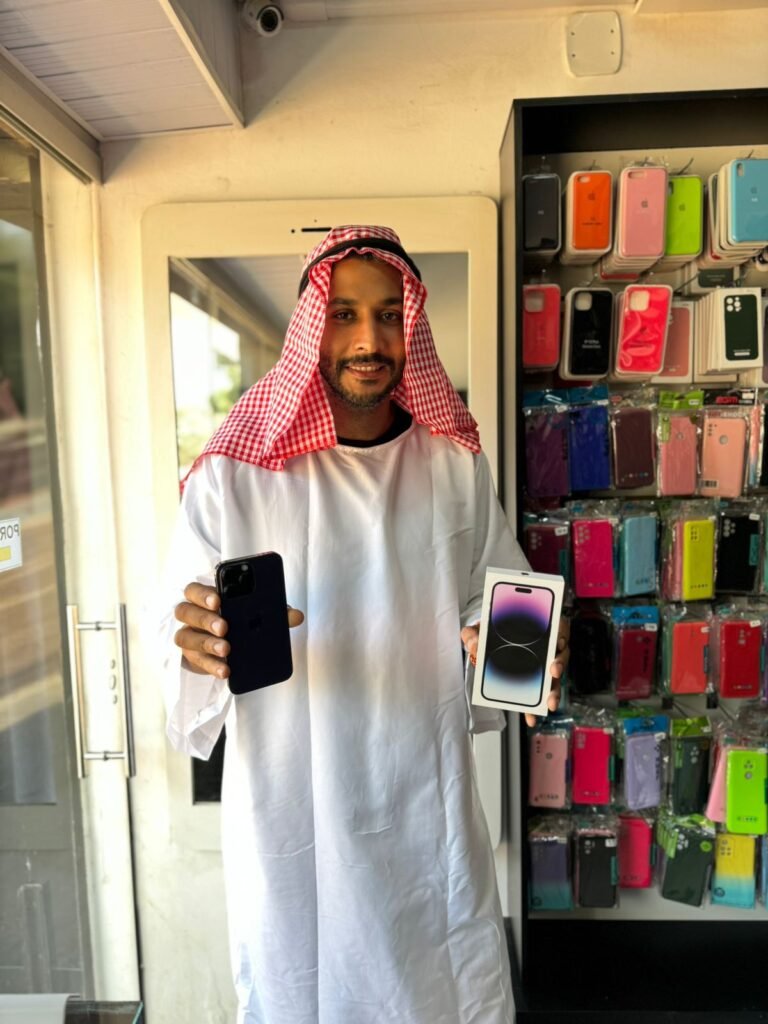 O Sheik com aparelhos na loja