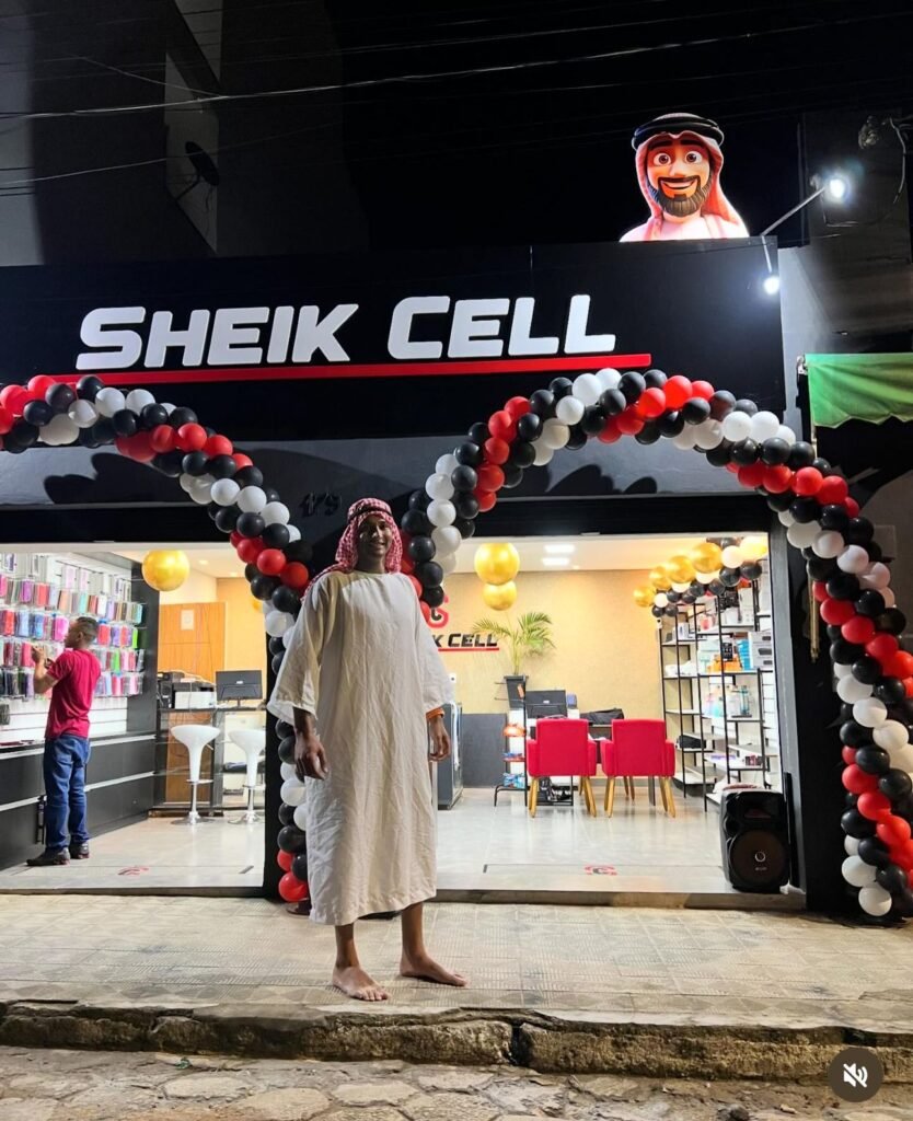Inauguração de loja Sheik Cell com o Sheik na porta